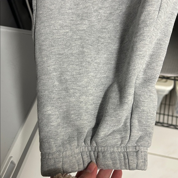 ARITZIA TNA Sweatpants w18” i29 - Picture 3 of 4